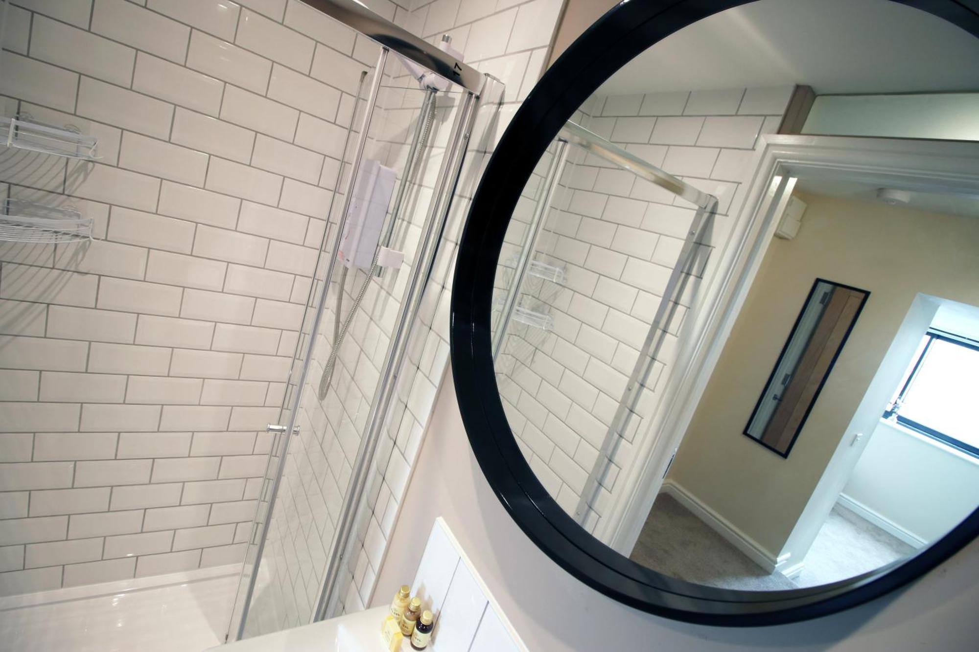 Luxury 4 Bedroom 4 Ensuite Home In Penarth Κάρντιφ Εξωτερικό φωτογραφία